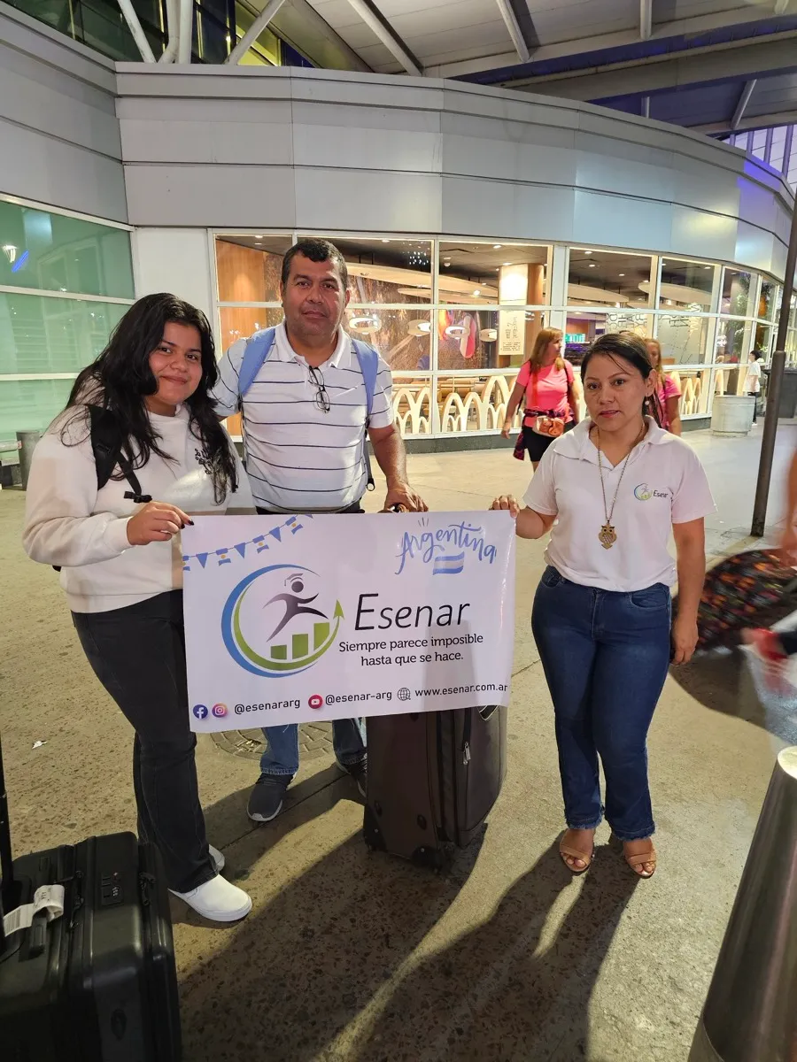 Señorita de Honduras con su padre, estudia Administración y Economía en la UBA
